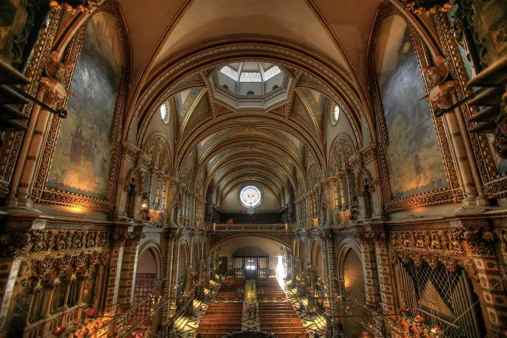 Santa Maria Montserrat Manastiri1