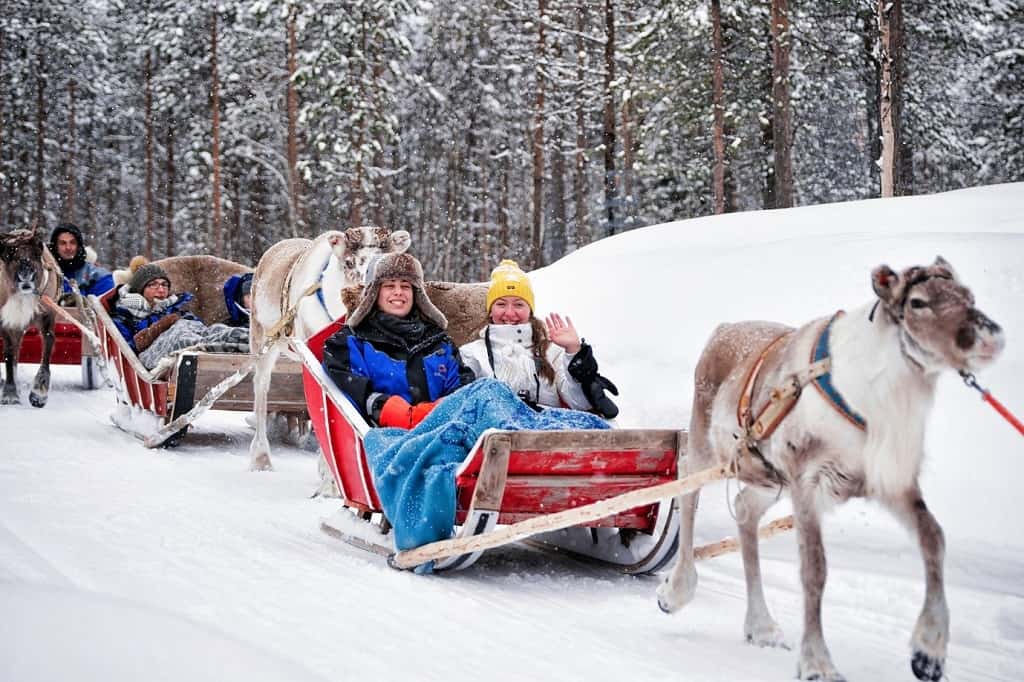 Paket liburan ke Lapland, Rovaniemi, Finlandia. Lampu kutub / aurora borealis di Rovaniemi