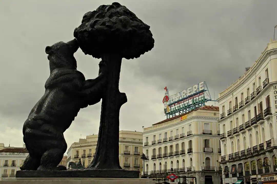 Madrid Plaza Sol, Ayı Heykeli