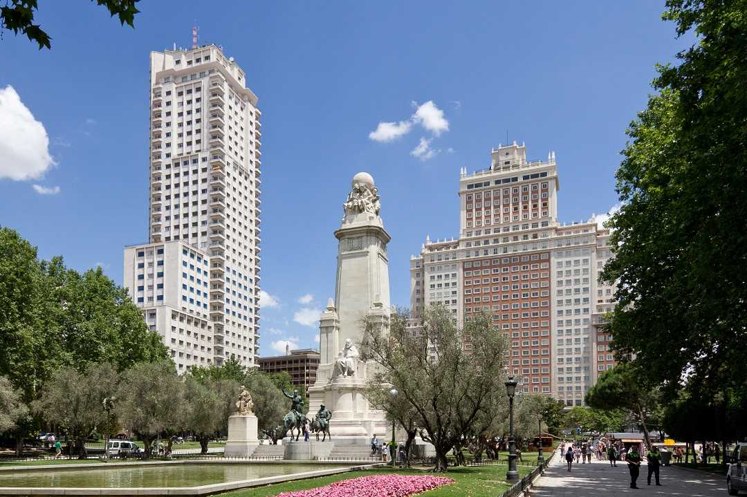 madrid plaza de espana, don kişot, servantes anıtı