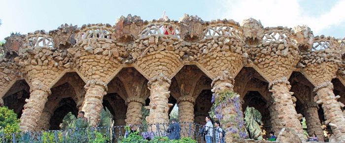 The viaducts What to see in park guell